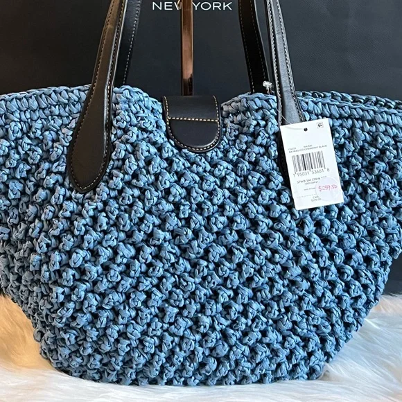 💰SOLD - CA035 - Coach Small Tote with Strawberry Embroidery - Picture 4 of 10